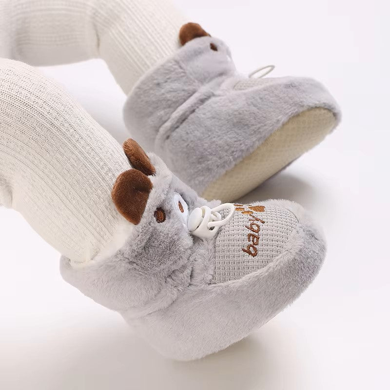 Chaussons bébé en peluche